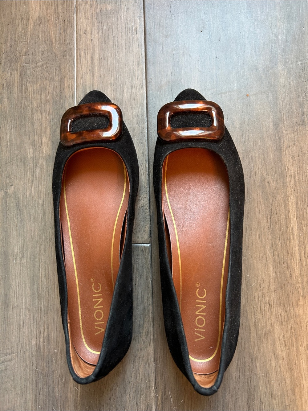 Vionic Black Suede Pointed Flats with Tortoiseshell Buckle Accent, size 6.5